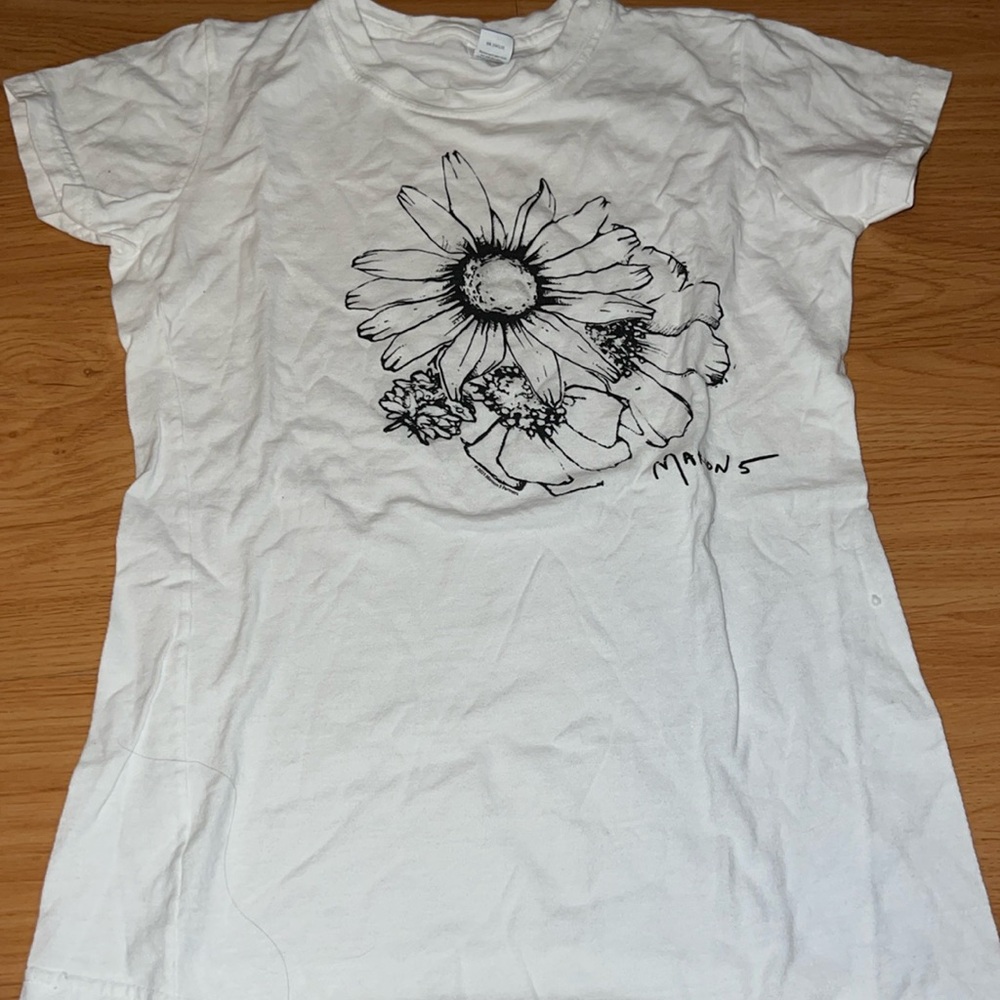 Maroon 5  Tshirt size Small